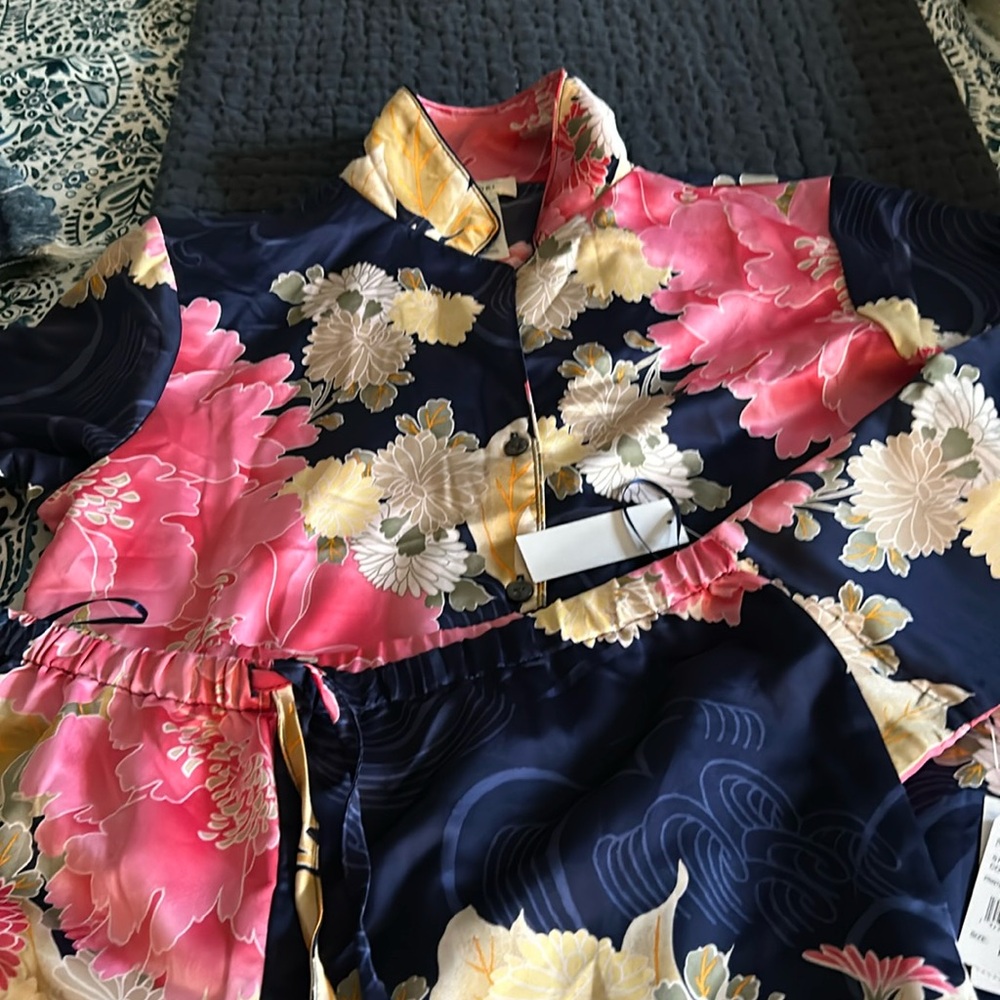 Natori long sleeve pajamas size medium